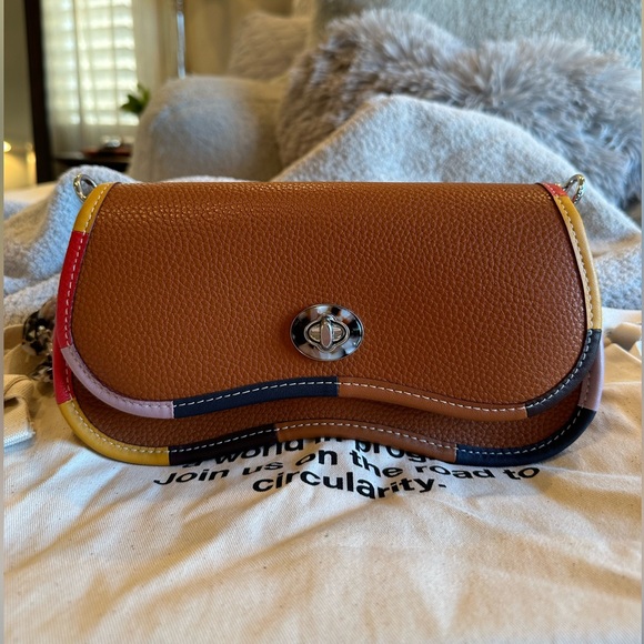 Wavy Dinky In Coachtopia Leather With Upcrafted Scrap Binding - Picture 2 of 13